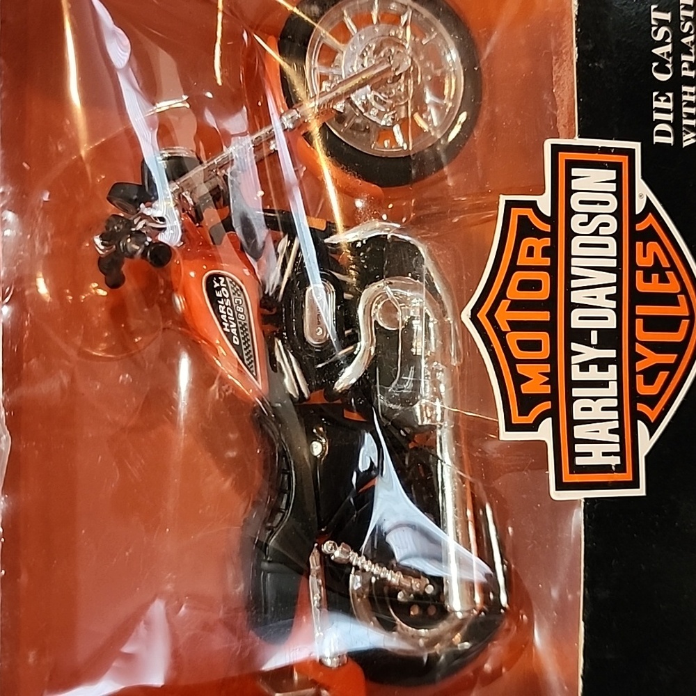 Harley-Davidson Cast Motorcycle Model - Picture 2 of 4